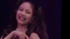 Jennie actually laughed while performing her solo single at the concert. What happened?