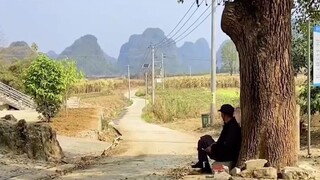 “童年的纸飞机，现在终于飞回我手里”