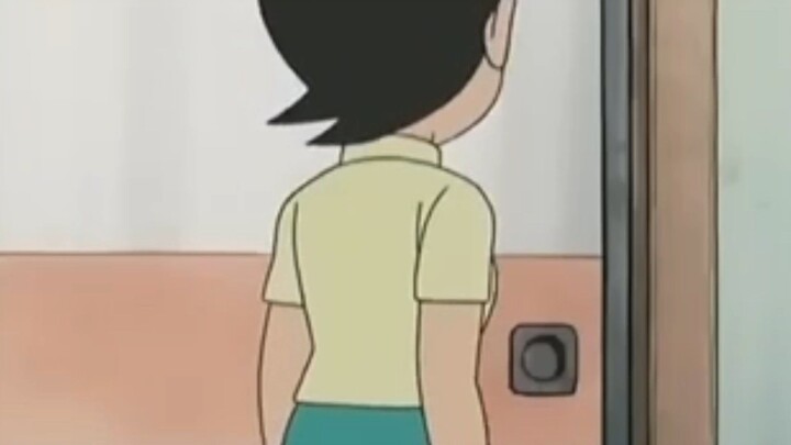 ibu nobita sedang berdiri