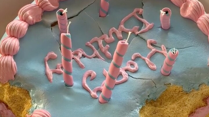 This is a cake, not a bag⁉️ This is a bag, not a cake‼️