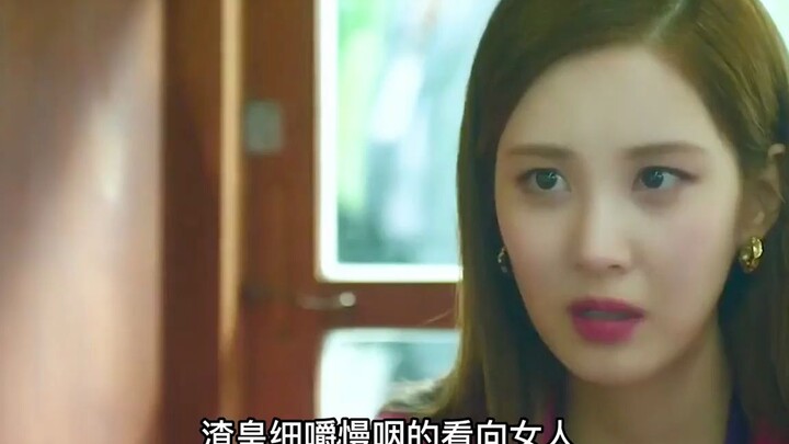 女人刚出监狱，就先给自己整了个自拍！