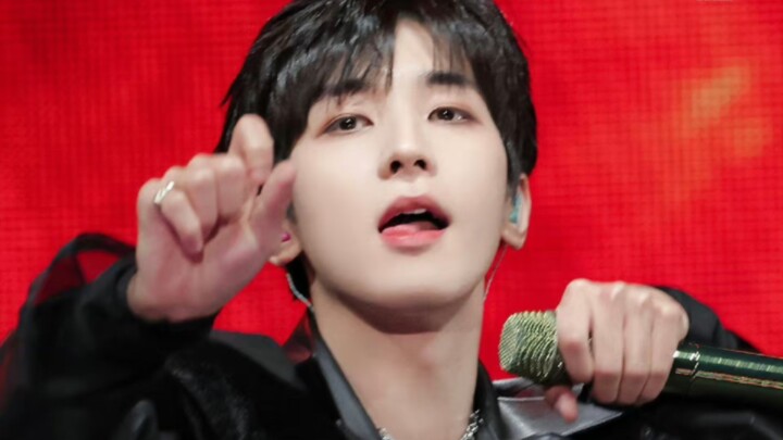 Mọi người vào xem ngay đi: Toàn bộ màn vũ đạo zombie 5 bước của Wonwoo, kèm theo lắc đầu và rung vai