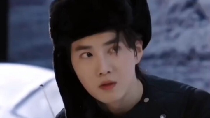 Anh trai, hãy cứ là idol nhiều hơn, ít là chính mình đi