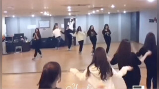 ท่าเต้นต้นฉบับของ GFRIEND สำหรับเพลง "ROUGH" ปี 2015
