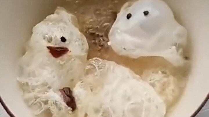 Họ đứng trên đỉnh cao của tình yêu, chế giễu sự bất tài của anh đầu bếp!