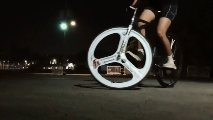 Practicing Trackstand and Skid on Fixed Gear🔥