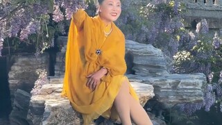 女生偶遇大叔给媳妇拍照，果然给女朋友拍照是男孩子一生的事业