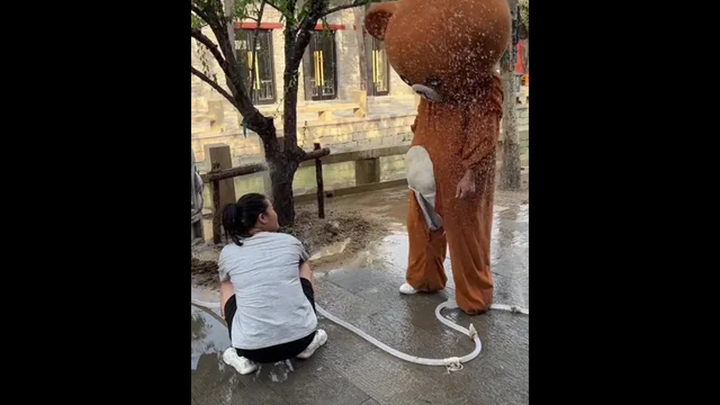 ที่ขาใหญ่ ก็เพราะว่าต้องแบกรับอะไรหลายอย่าง