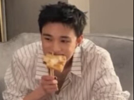 Orang-orang dengan orientasi aneh terhadap cha Huang Xuan Chen...