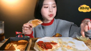 Bánh gạo cay, pizza xúc xích xông khói đầy phô mai 11 #amthuc