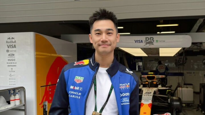 This Shanghai F1 race is packed with fans! Guess how much it costs to grab a burger here? #AustrianR