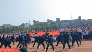 震惊 某高中在运动会上跳鸡你太美（50秒高能）