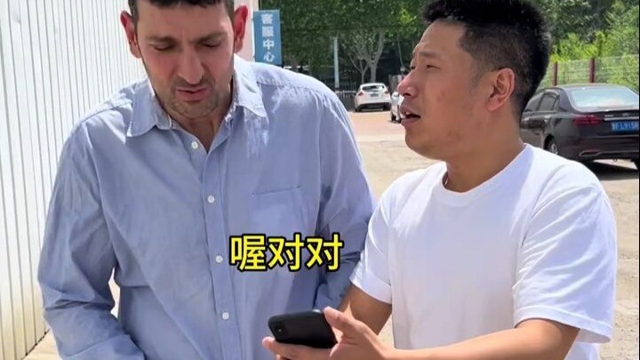 Các bạn ơi, nếu trên đường gặp Adam mà anh ấy không như thế này thì hãy tìm tôi nhé!