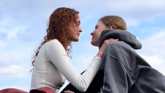 les | Adegan pengakuan cinta yang manisnya meledak! Seluruh acara bikin aku senyum-senyum kayak tant