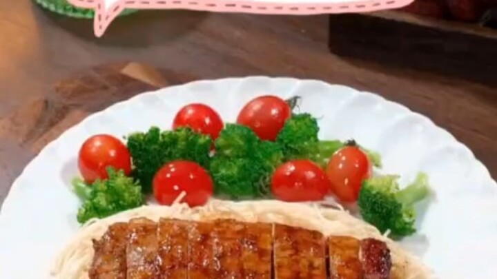 黑椒猪排 ，一个动作就可以看出有没有坐过牢#电影美食