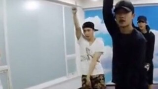 张艺兴 love me right练习室
