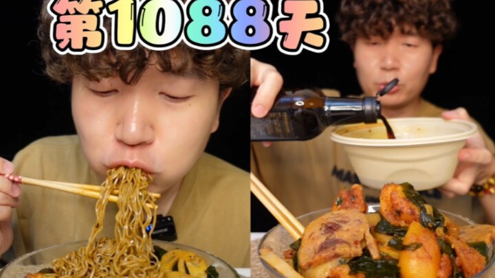 Mie kalkun yang direndam dalam sisa kuah hot pot ternyata enak banget, tapi ke depannya gak akan aku