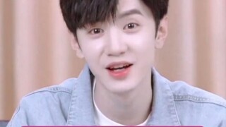 Setiap kali Zhang Xincheng disukai oleh dewa variety show, ada Chen Zheyuan yang tertawa sampai kabu