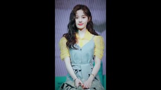 鞠婧祎  Cùng Cúc Tịnh Y học đá lông nheo :)