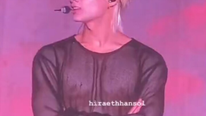 [Wen Junhui] Can’t Hide It Anymore! Comic-Book Physique Revealed After Taking Off His Jacket Due to 