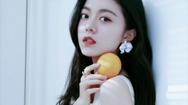 “Siapa yang bisa menolak daya tarik kontras seorang wanita cantik?”