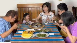 Lần đầu tiên nhà chồng Đài Loan ăn bông thiên lý xào thịt bò _ 6