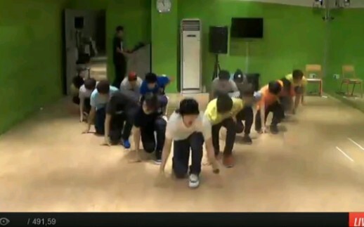 【17考古季】师兄团的舞也跳的齐刷刷的！我们小婷从小就努力！130810 SEVENTEEN TV 'Action'