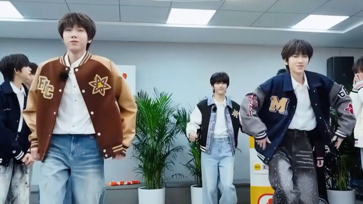 Panas banget nih! Kakak senior bawa tamu pulang, adik junior kasih penghormatan penuh!