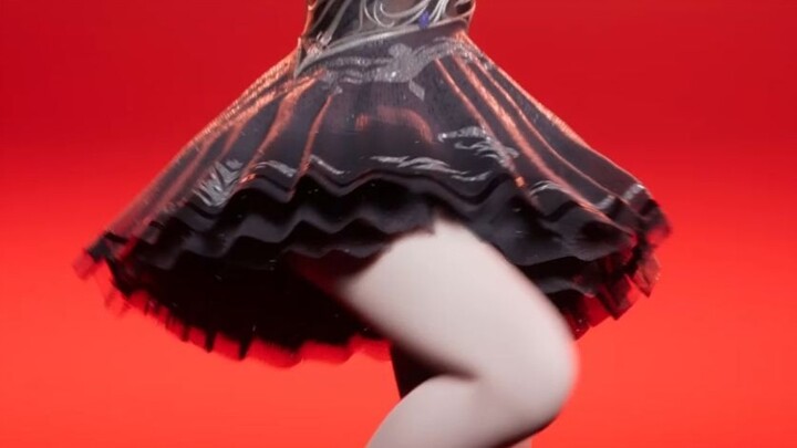 High heels and short skirts are 100% suitable for the charming young mother!