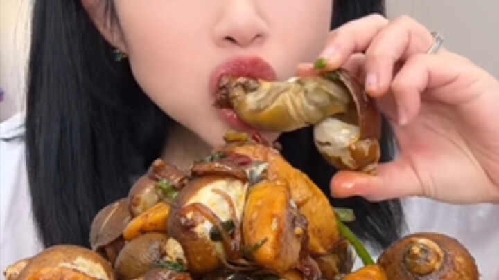 Cringy Mukbang: “Seafood Five-Piece Set” — If You’ve Tried It All, You’ve Lived!