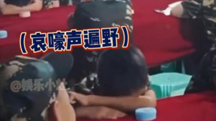 “Các em cố gắng thêm chút nữa, sắp đến phần bán sách rồi!” #Giáo dục biết ơn