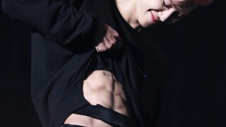 [Luo Yunmin reveals his abdominal muscles in full HD with Chinese subtitles] It’s so terrible, it’s 