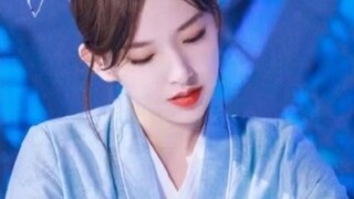 Cooking wine in the bamboo forest and appreciating flowers together. Cheng Xiao's traditional Chines