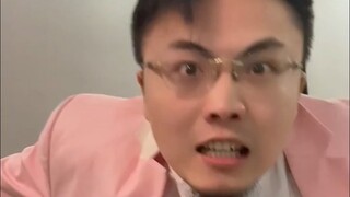 Zhang Xuefeng, dengan dasar apa kamu mengatakan pengacara adalah industri jasa?!!