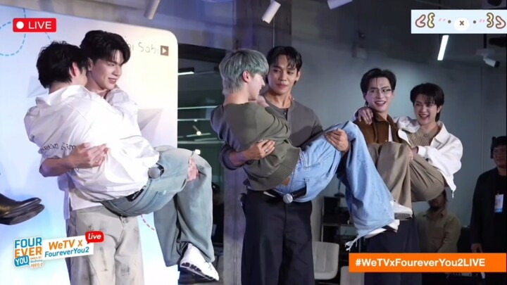 There are quite a few little stories in this princess-carry segment! Watching it, I’m both shipping 