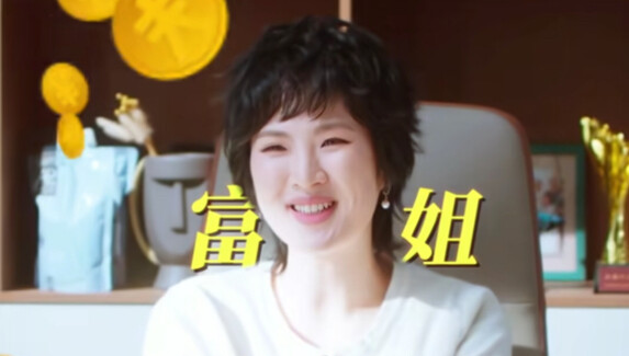 هذا المقطع مضحك لدرجة أنه لا يبدو ممثَّلاً أبدًا! ما إن تفتح فمها حتى تخرج منها كلمات صادقة من أعماق