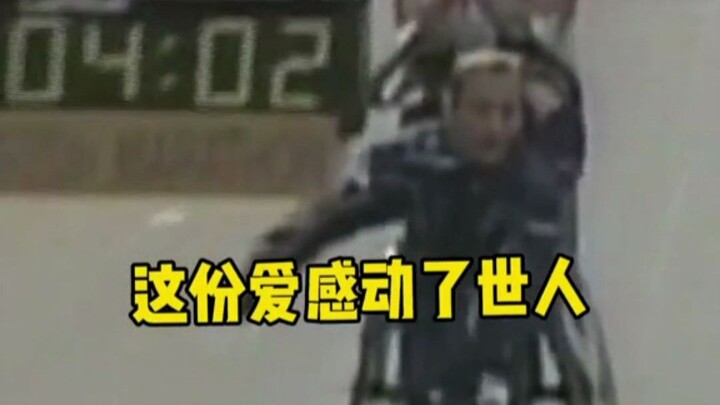 Kali ini benar-benar bikin nangis! Saat kelahiran sang putra, ia mengalami kelumpuhan total akibat k