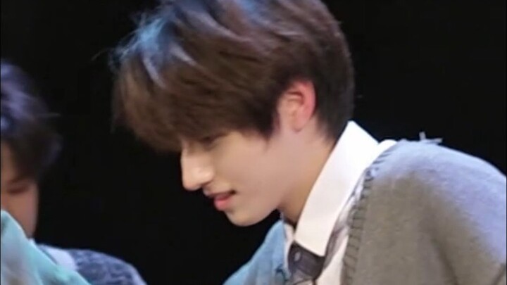 【Zhu Zhixin | Guilty Fake Live Cam】Click to watch the hot dance guide from the innocent sweater boy