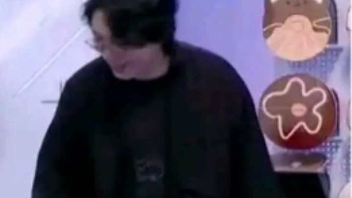 شاهدت صورة للدكتور شي تشي دينغ في ويبو [يوم الغد]