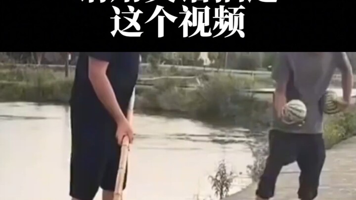 คุณช่วยอธิบายวิดีโอนี้เป็นภาษาอังกฤษได้ไหม?