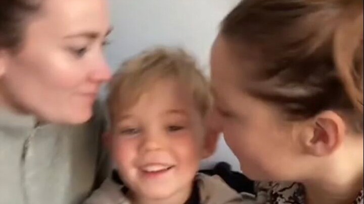 les| كيف يكون الشعور عندما تكون لديك أمّان؟