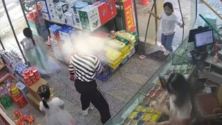 ［原视频被删］重庆某女子自曝老公疯婆子前妻因过得不顺心，上门闹事疯狂掌掴看店的孩子……#社会百态