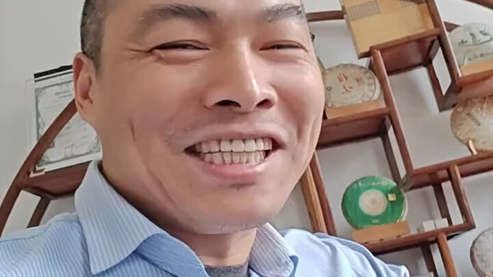 Cùng quy mô doanh số, cùng tỷ lệ lỗ, nhưng một bên chọn mảng robot协作, còn bên kia theo đuổi lĩnh vực