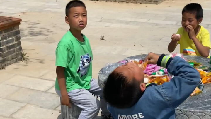 Di hari biasa aku sudah cukup baik sama kalian, tapi kalian malah makan sendirian tanpa bilang sama 