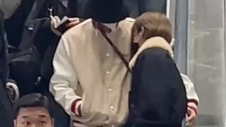 【يوان باي】 حلوى العام المفضلة! عندما تشعر بالتعب، سأبادرُ بأن أكون سندك... يوان يحتضن باي، وباي يرتم