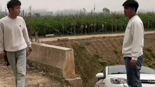 يا أخي، ممنوع الوقوف في الخندق!