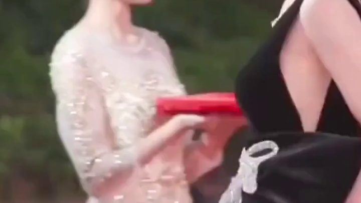 Liu Yan mewarnai gaunnya tiga kali demi berhemat, mengenakannya berkali-kali tanpa mengubah gaya mem