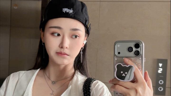 Wah, ternyata si anak SD ini mau merebut tahtaku! Dia malah mau jadi stylist-ku!! #LiuGegge #Ootd #M