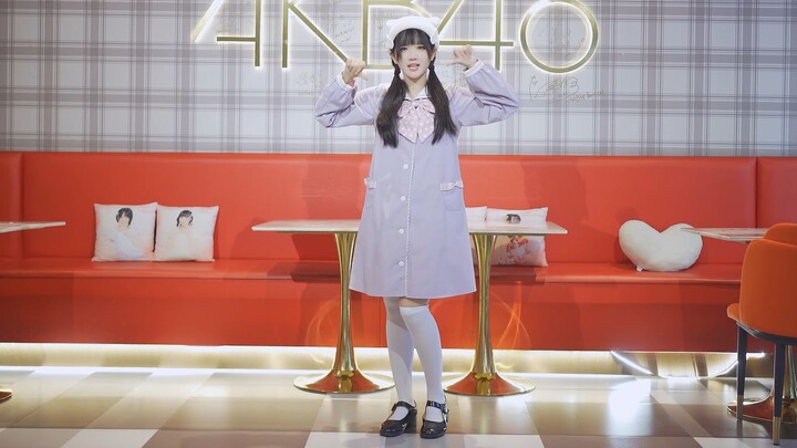 Dancing “Love Lucky Cookie” at the AKB48 Café (*^▽^*)