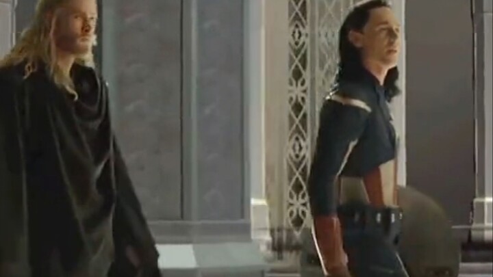 ฉากตัดออกของมาร์เวล: โลกิคอสเพลย์เป็นกัปตันอเมริกา ทุกอย่างดูเหมือนหมด ขาดแต่ก้นเด้งแบบอเมริกันนี่แห